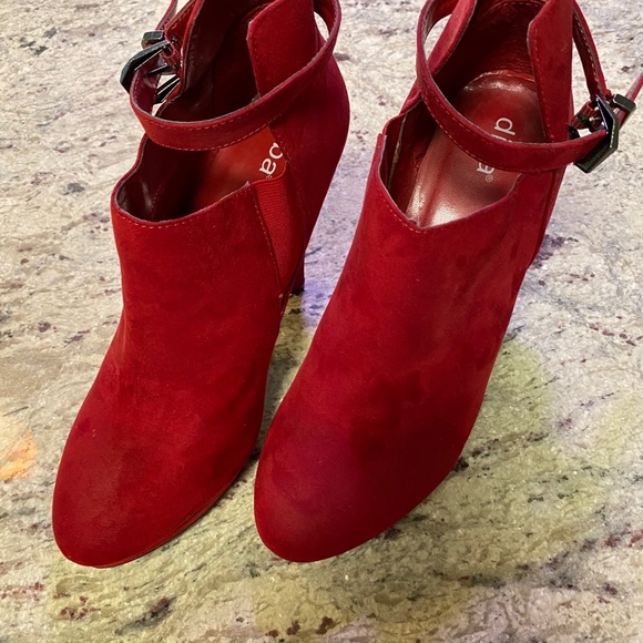 Red Suede Ankle Boots by “Diba” size 9 1/2. - Picture 2 of 8